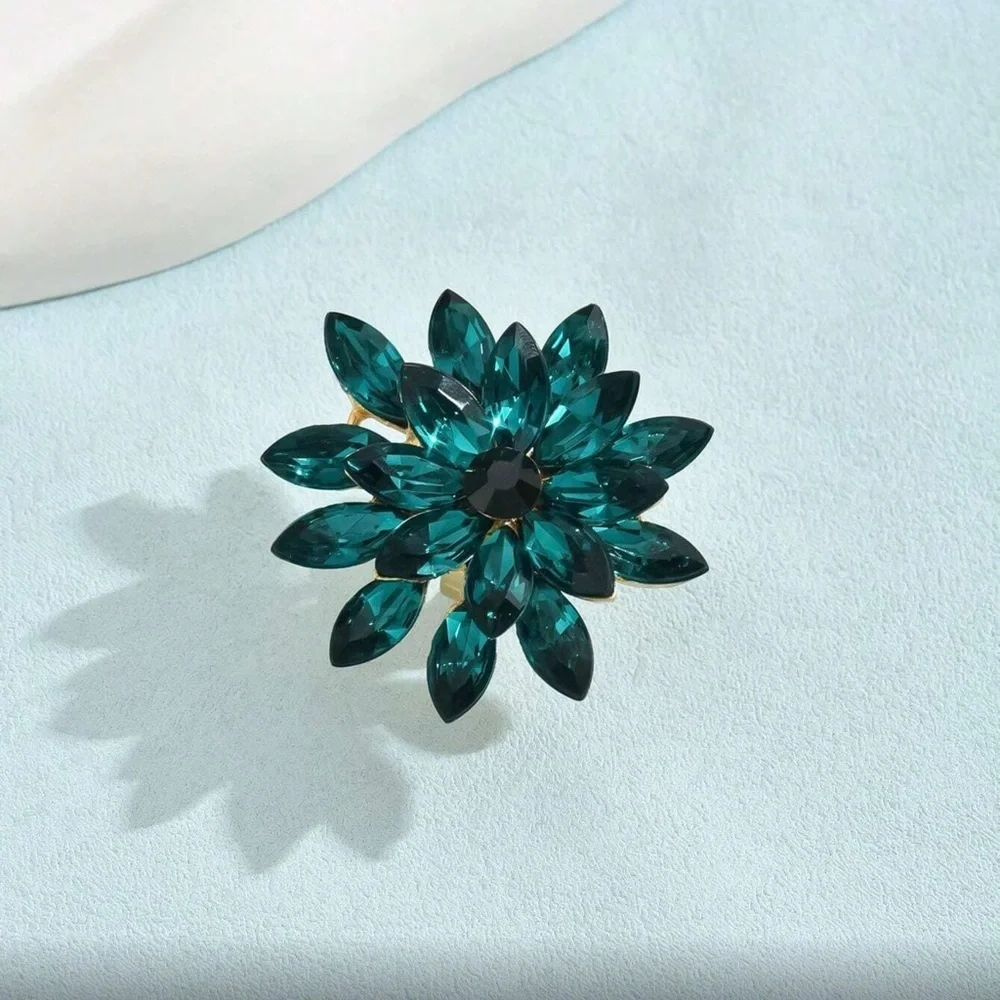 ✨NEW Elegant green Floral Adjustable Statement Ring